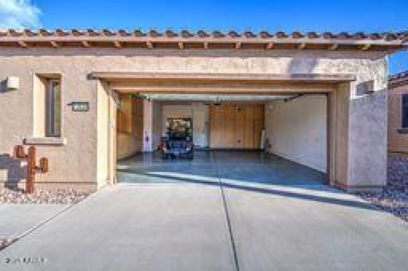 Smart, Spacious Garage