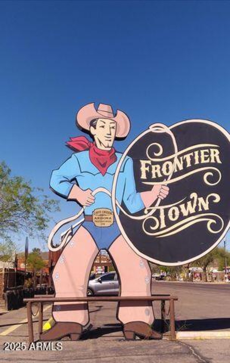 linda frontier town