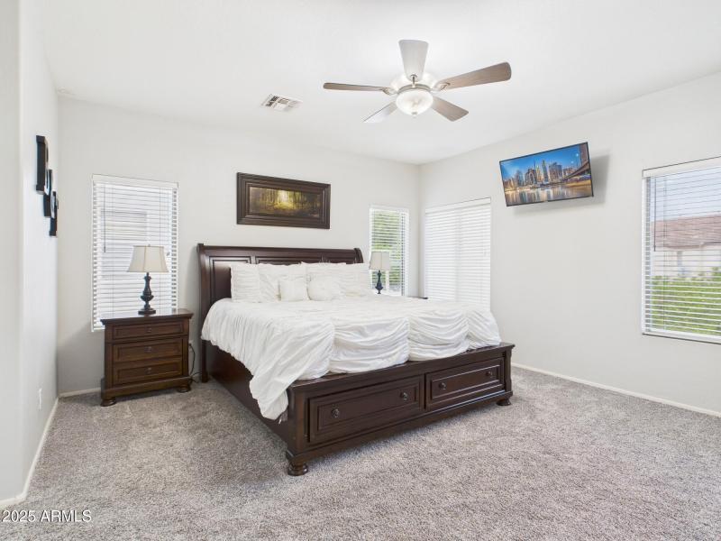 CAM02404G0-PR0144-STILL010