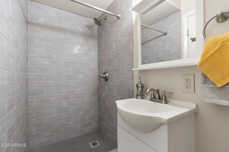 26 - 7240 E Garfield St