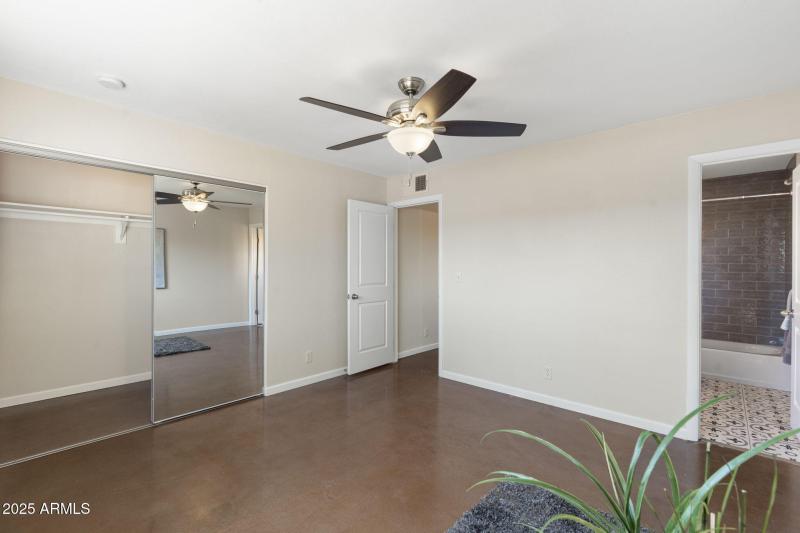 28 - 7240 E Garfield St