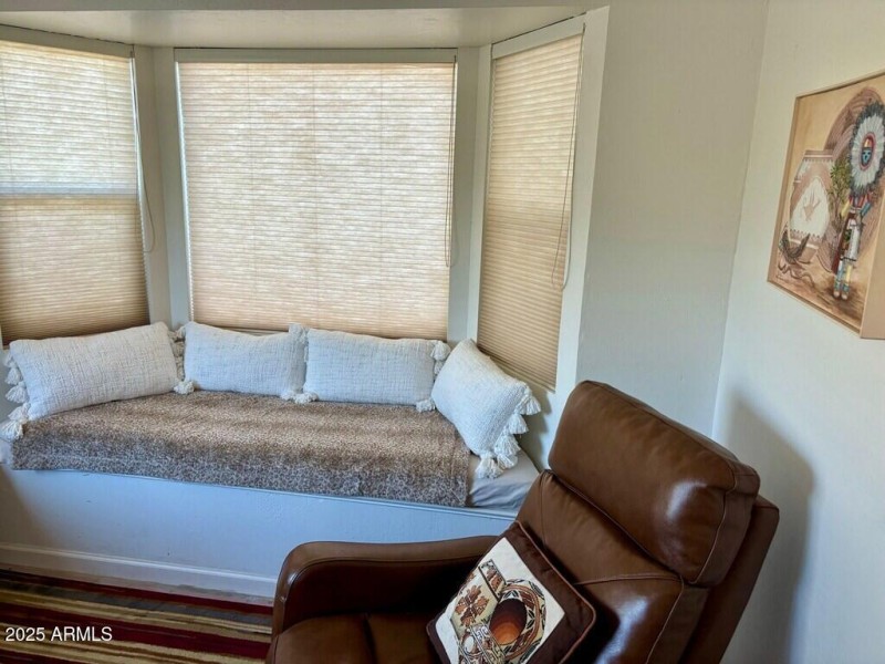 37847 bay window seat