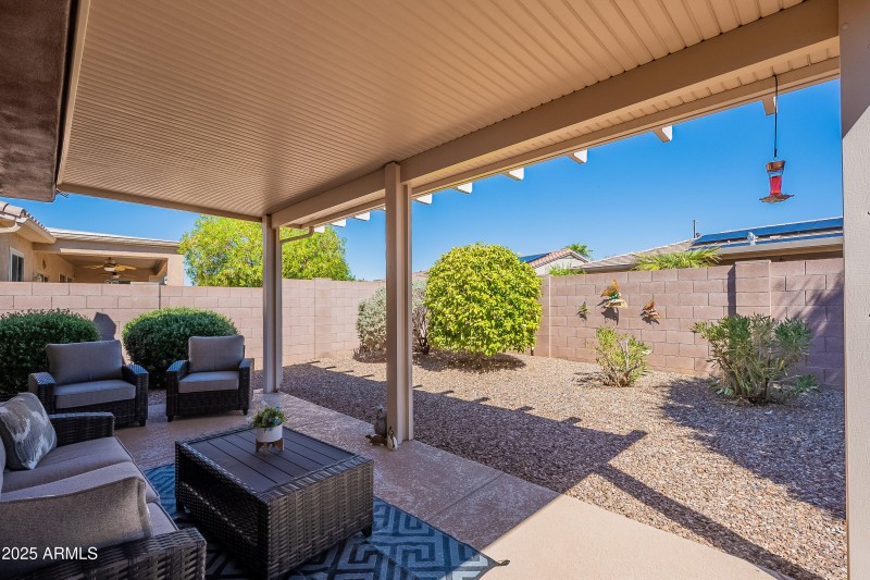 Covered Back Patio_Fully Fenced Back Yar