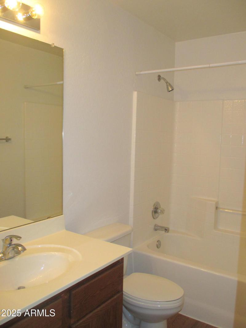 31 Guest Bathroom Upstairs