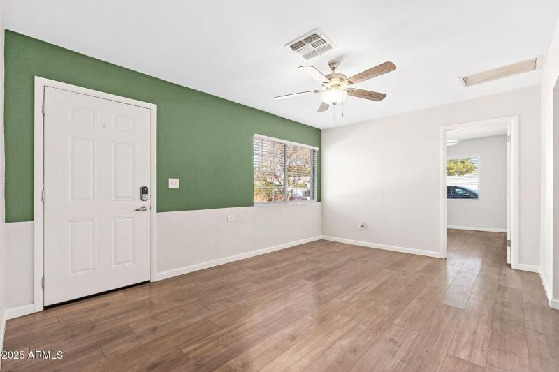 913 W Highland Avenue