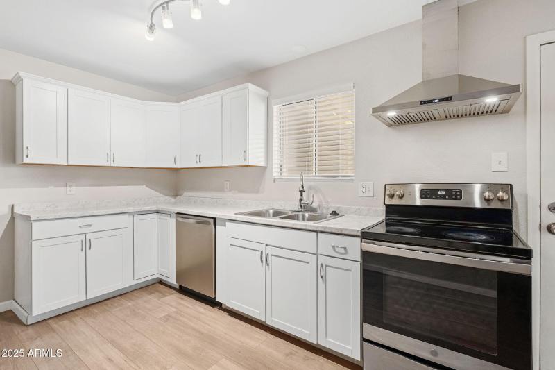 913 W Highland Avenue