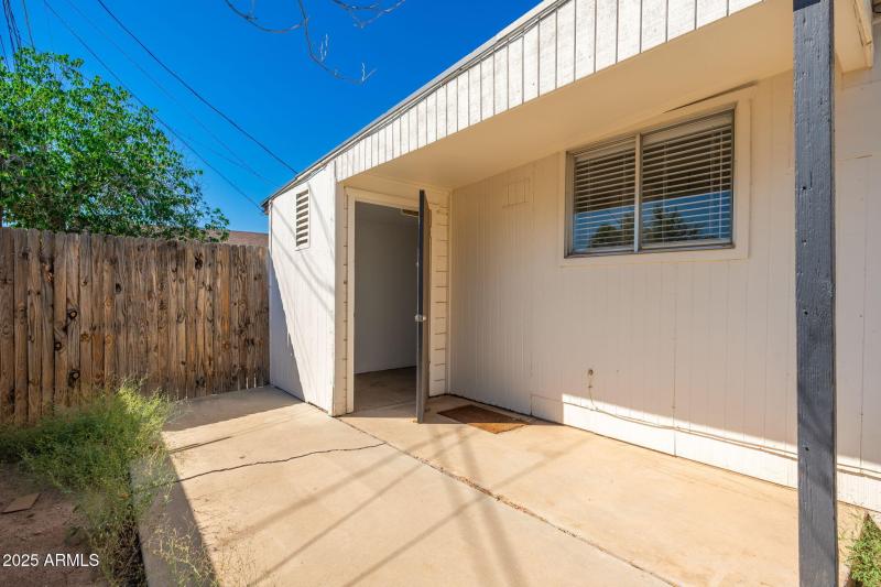 913 W Highland Avenue