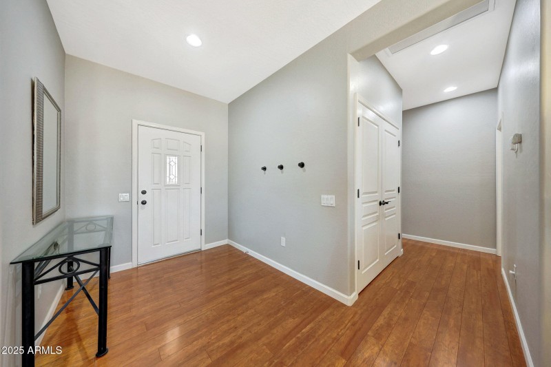 Entry & hallway to bedrooms