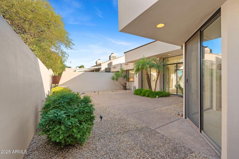 28-web-or-mls-8510-e-vista-bonita-dr