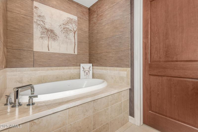 24 - Woodmere Fairway