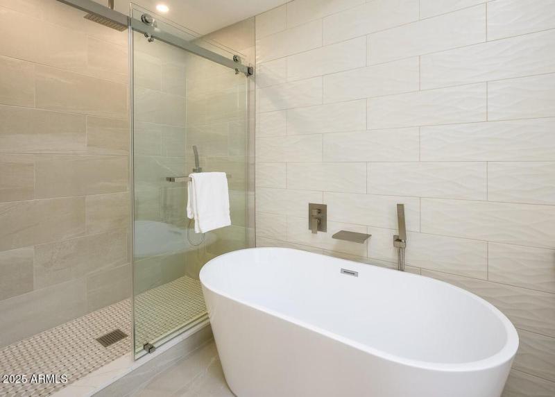 20231102020359239607000000-o