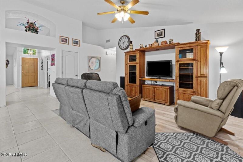 Family Room Off The Kitchen/Dining