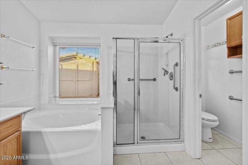 Walk In Shower & Soaker Tub