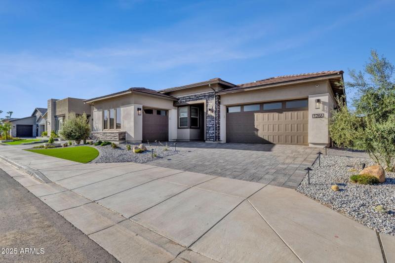 1-web-or-mls-1266-e-donato-dr