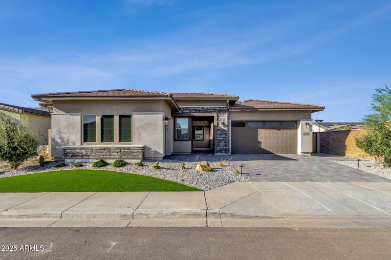 2-web-or-mls-1266-e-donato-dr