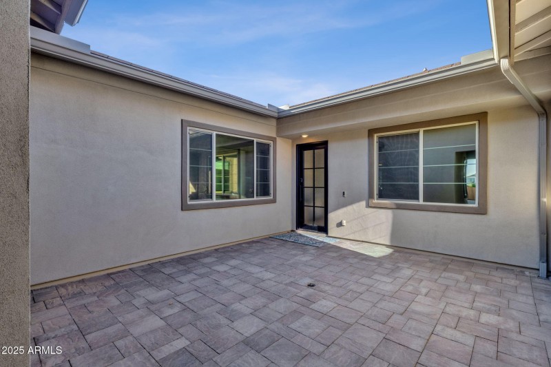 5-web-or-mls-1266-e-donato-dr