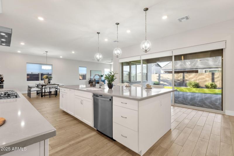 30-web-or-mls-1266-e-donato-dr