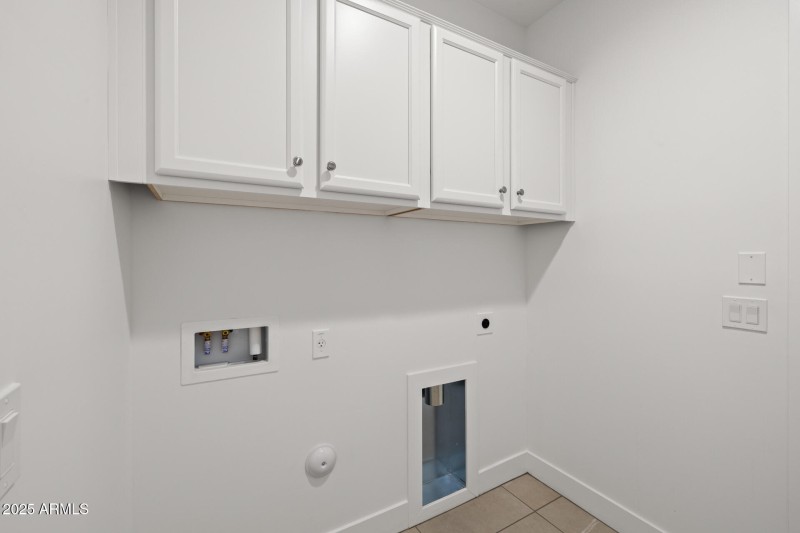 30)LAUNDRY ROOM