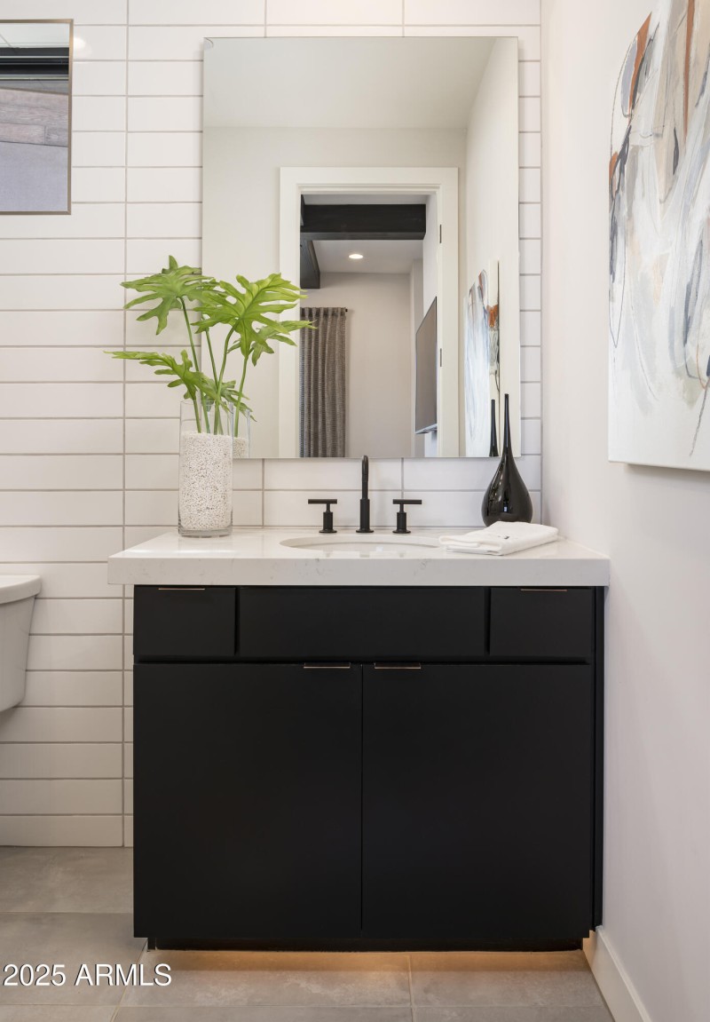 Sereno_Canyon_Callum_Bath_3107_conversio