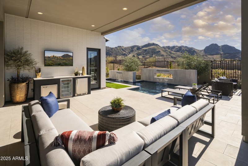 Sereno_Canyon_Callum_Patio_4317_conversi