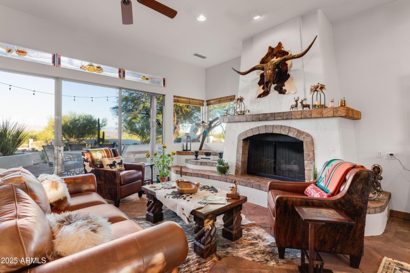 Cozy Living Room w/ Fireplace