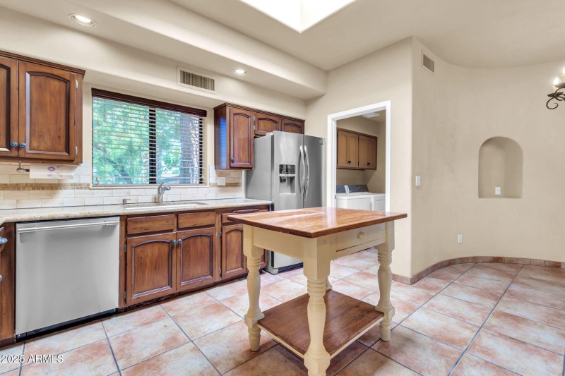 8100 E Camelback Rd-25