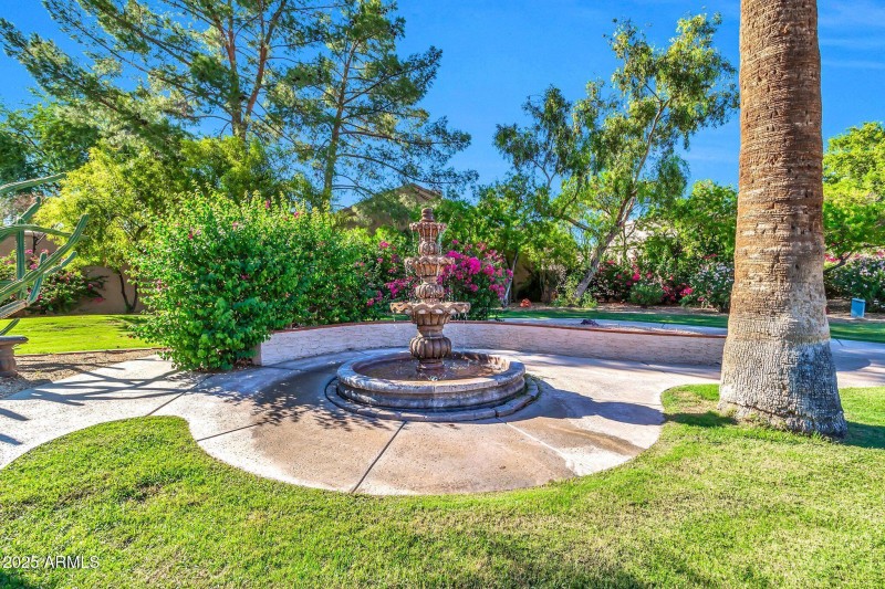 8100 E Camelback Rd-42