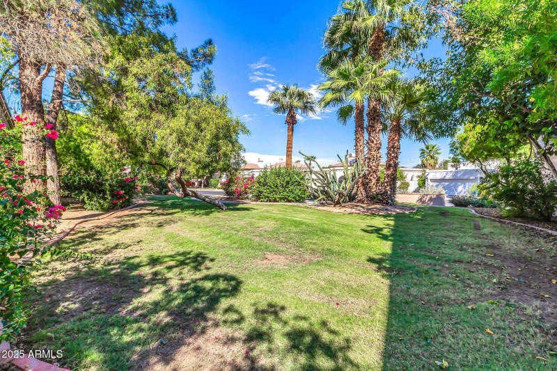 8100 E Camelback Rd-47