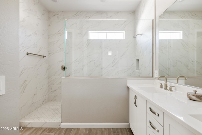 Primary_Bathroom_Photo_3