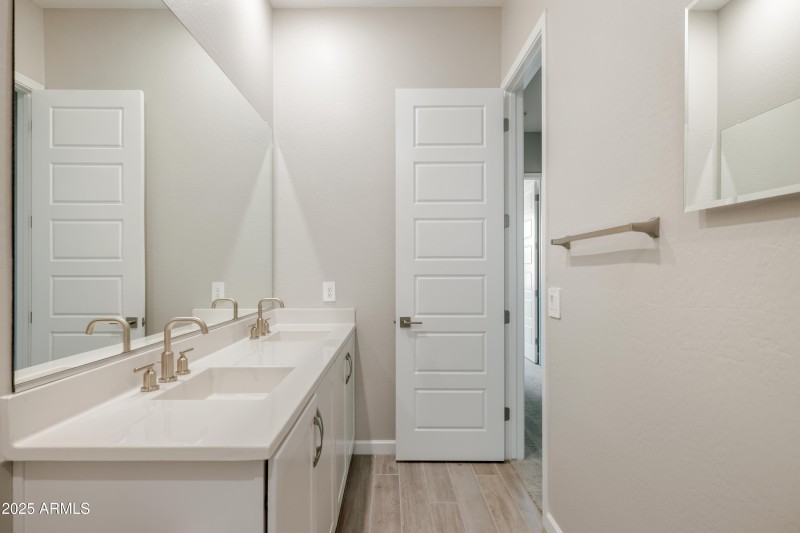 Upstairs_Guest_Bathroom_Photo_2