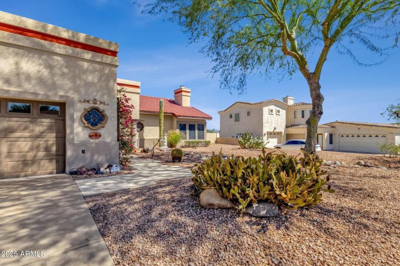 005_Desert Landscaped Yard