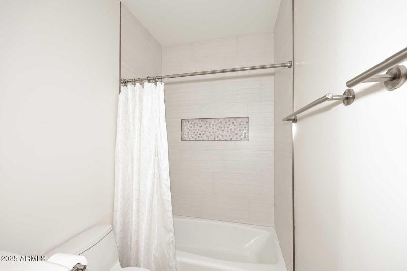 Guest Bath-Tub