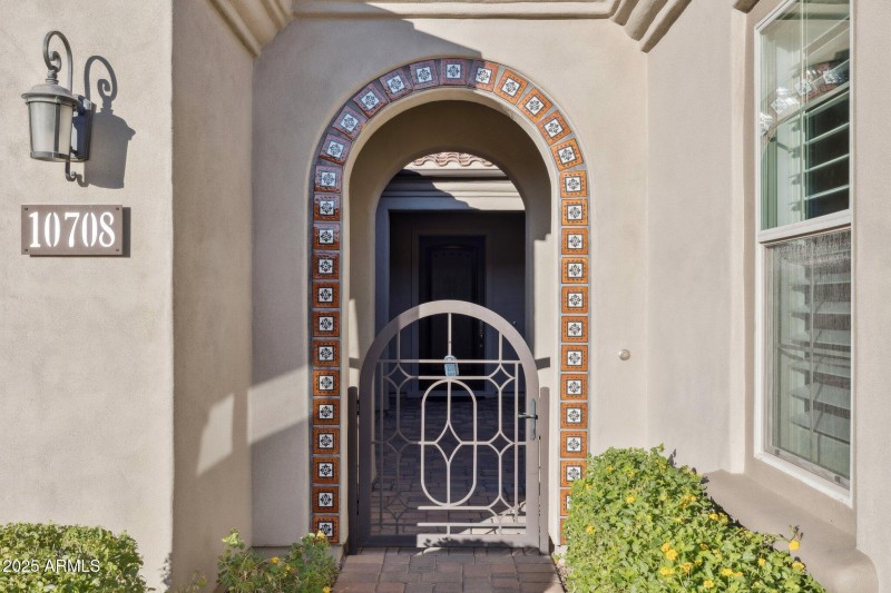 4-web-or-mls-10708-n-136th-pl