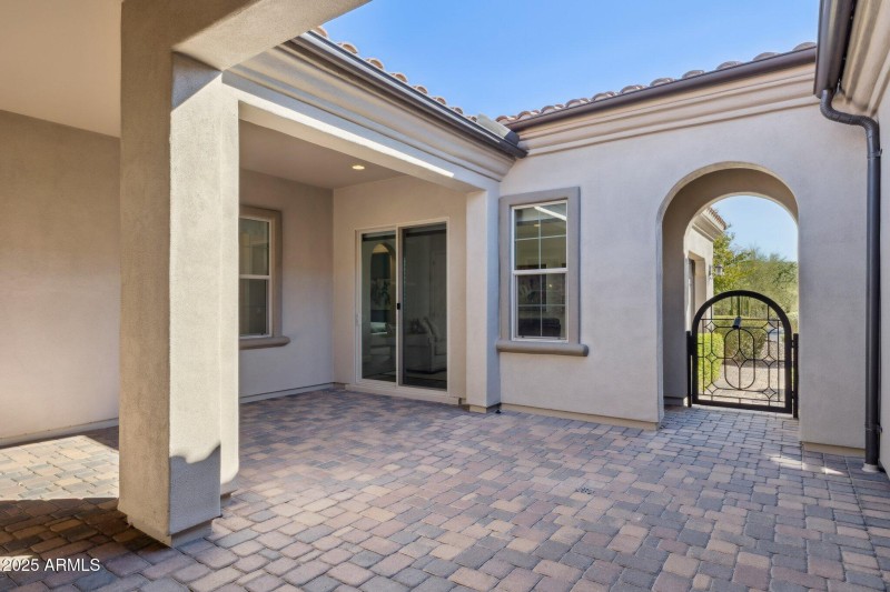 7-web-or-mls-10708-n-136th-pl