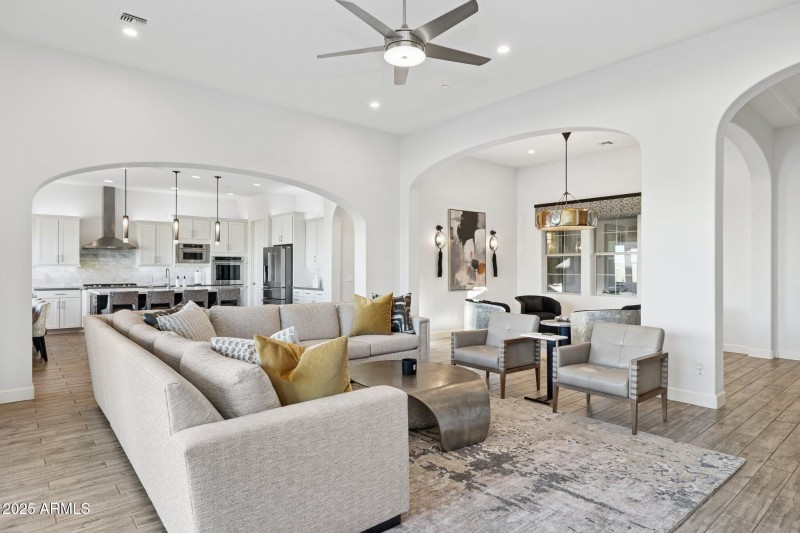 8-web-or-mls-10708-n-136th-pl