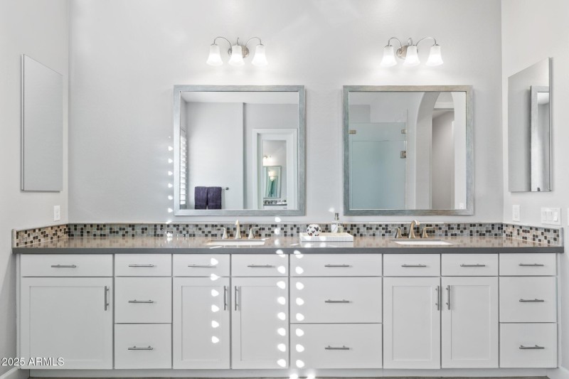 21-web-or-mls-10708-n-136th-pl