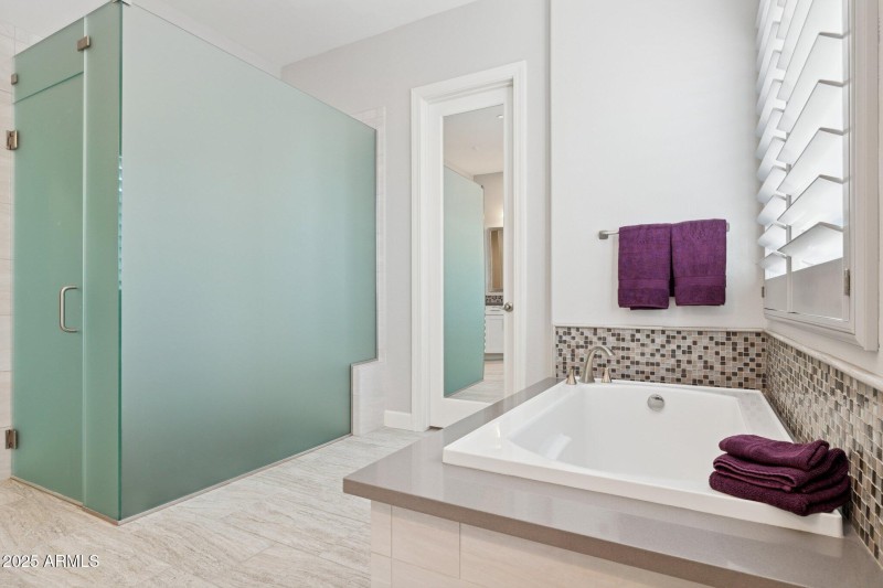 24-web-or-mls-10708-n-136th-pl