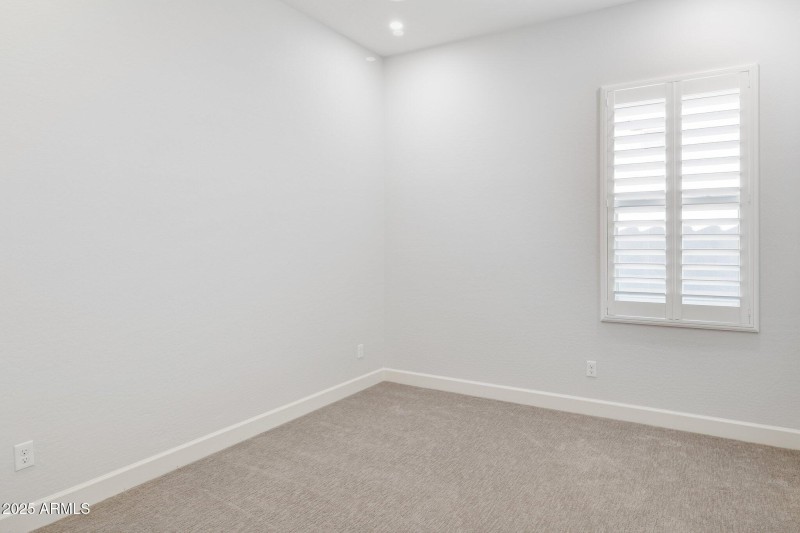 29-web-or-mls-10708-n-136th-pl