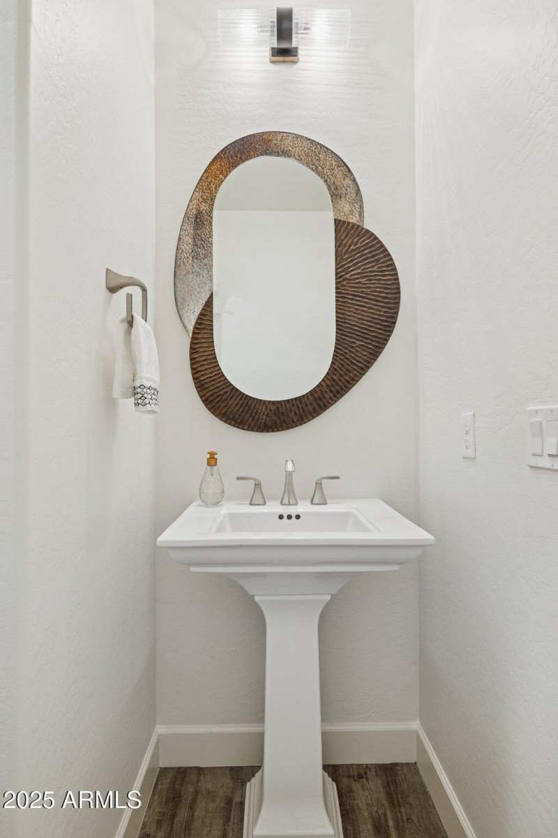 32-web-or-mls-10708-n-136th-pl