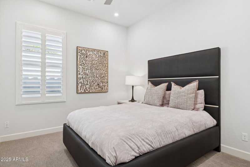 33-web-or-mls-10708-n-136th-pl