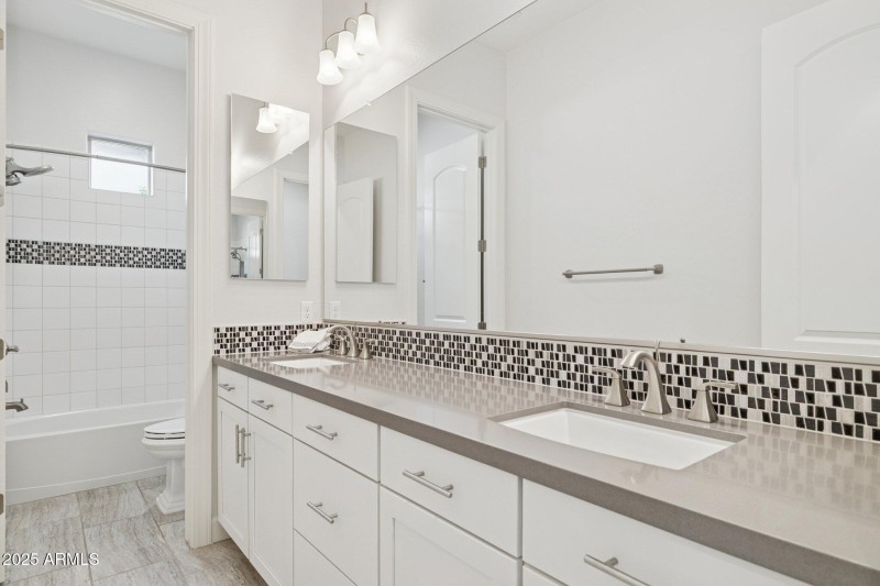 35-web-or-mls-10708-n-136th-pl