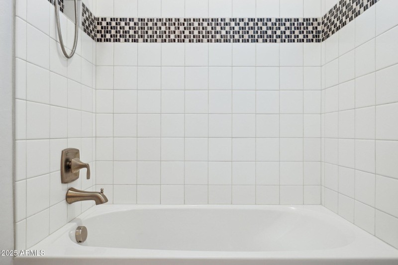 36-web-or-mls-10708-n-136th-pl