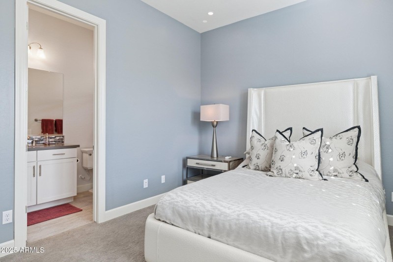 39-web-or-mls-10708-n-136th-pl