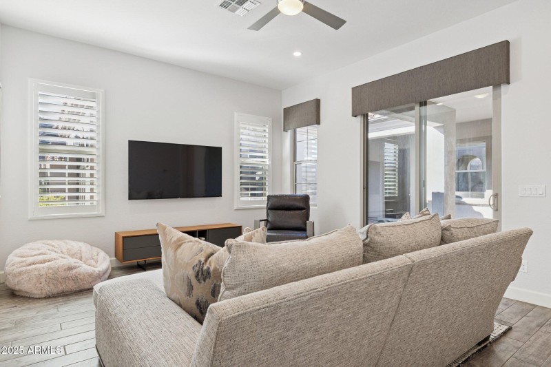 43-web-or-mls-10708-n-136th-pl