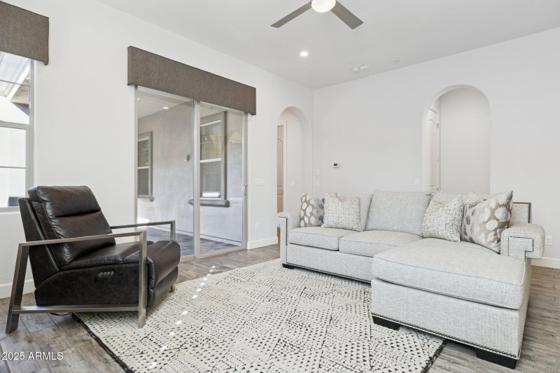 44-web-or-mls-10708-n-136th-pl