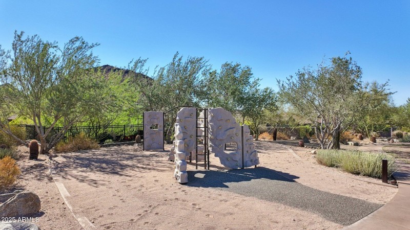 57-web-or-mls-10708-n-136th-pl