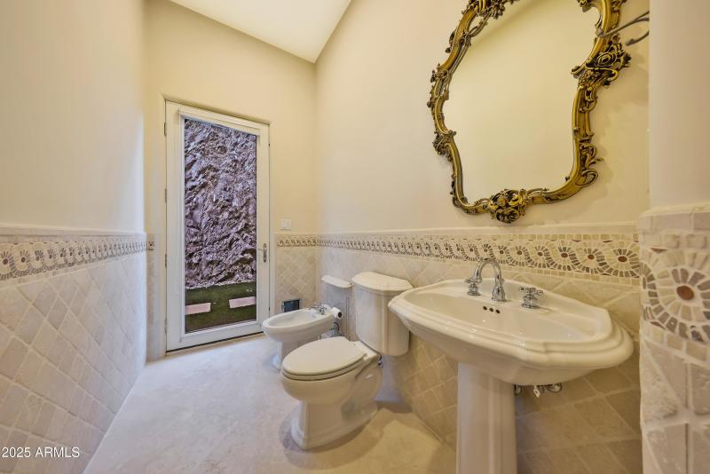 Primary her Toilet and Bidet