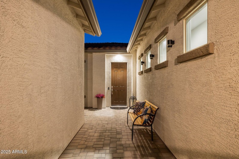 77-web-or-mls-12047-e-sereno-rd