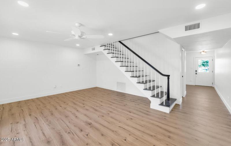 4027 E Campbell Ave-large-009-011-TOD821