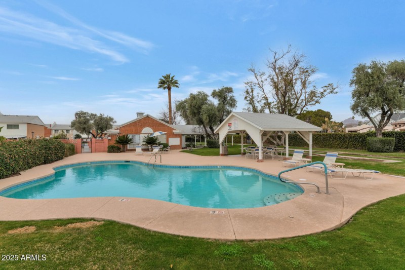 4027 E Campbell Ave-large-025-003-N 40th